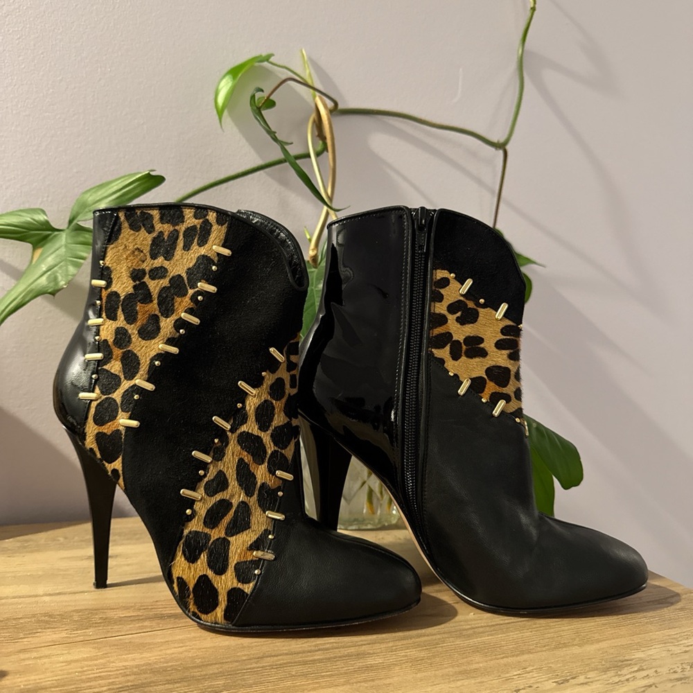 Beverly Feldman Leopard Print Black Ankle Boots